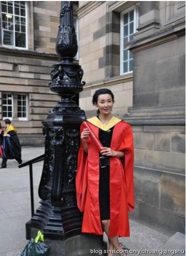Trương Mạn Ngọc và bằng tiến sĩ của Đại học Edinburgh,Anh.